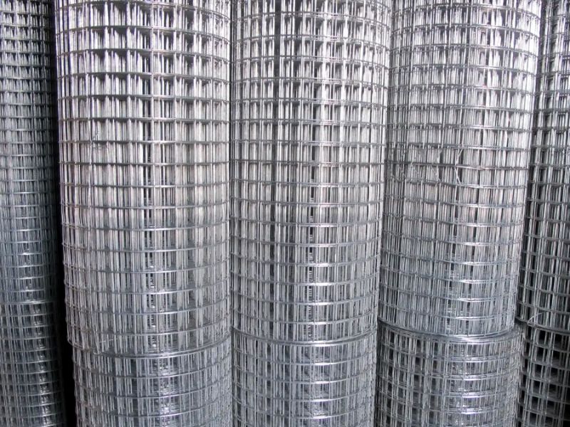 lưới hàn làm chuồng gà giá rẻ