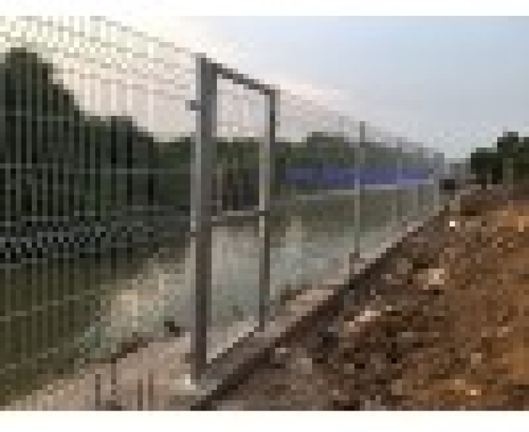 Hàng rào lưới thép khung sắt gia công – Giải pháp bền đẹp cho mọi công trình