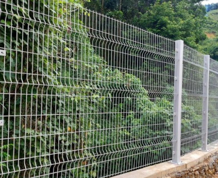 Báo giá thi công hàng rào lưới thép trọn gói mới nhất 2025
