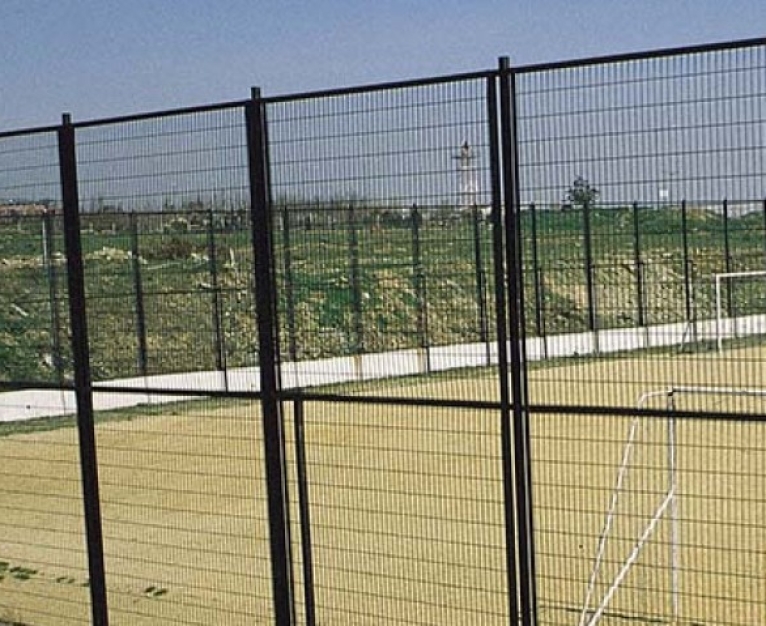 Hàng rào lưới thép cao 2m bao nhiêu tiền? Bảng giá chi tiết mới nhất 2025