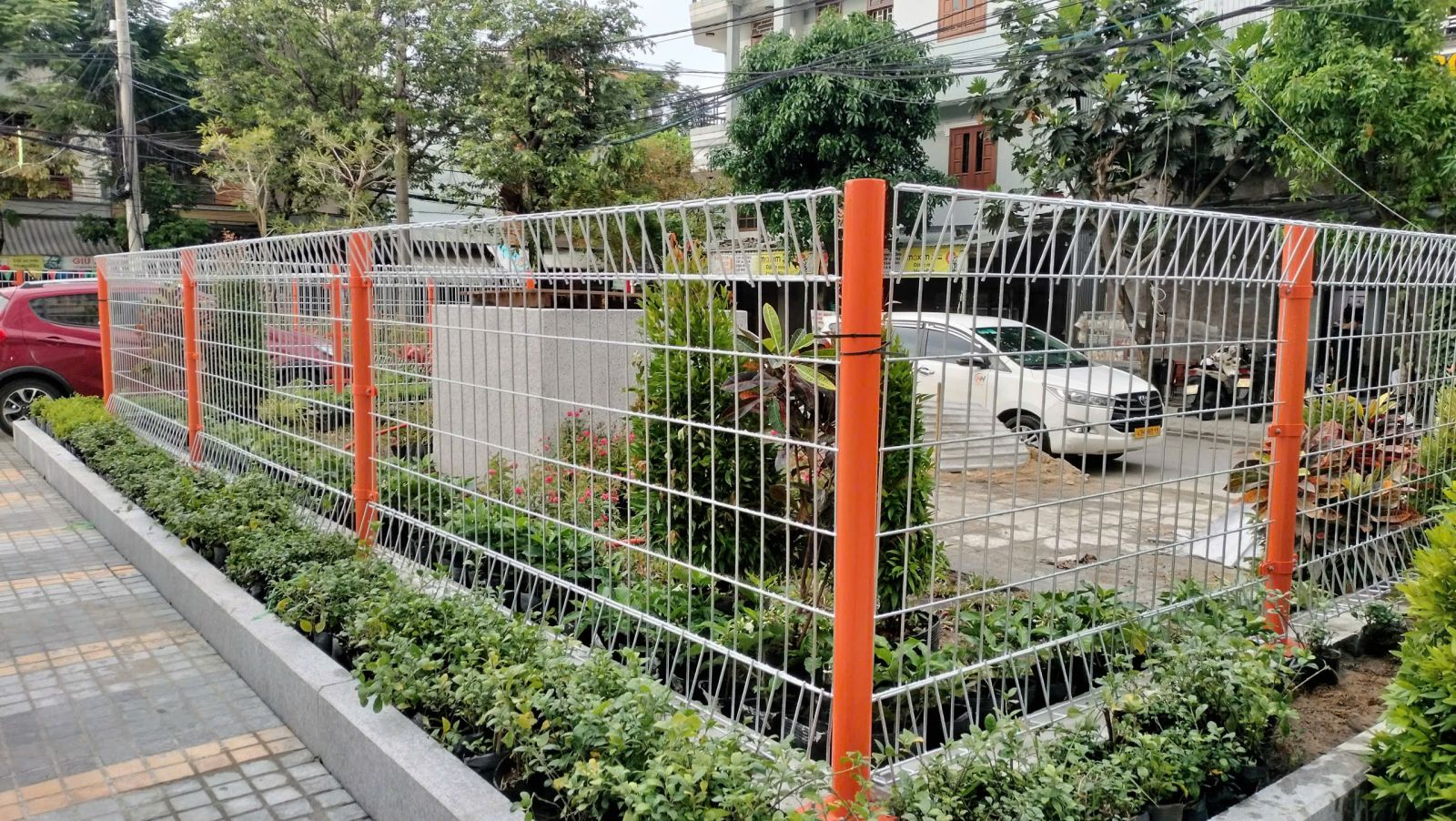 thiết kế hàng rào lưới thép
