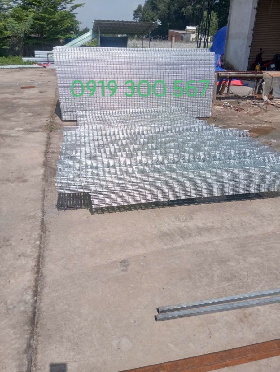 hàng rào lưới thép tiết kiệm chi phí cho nhà xưởng